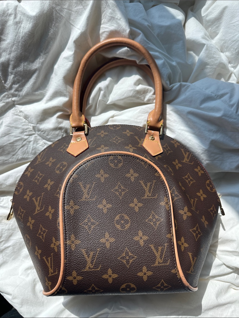 Louis buitton Ellipse PM purse (clam style)